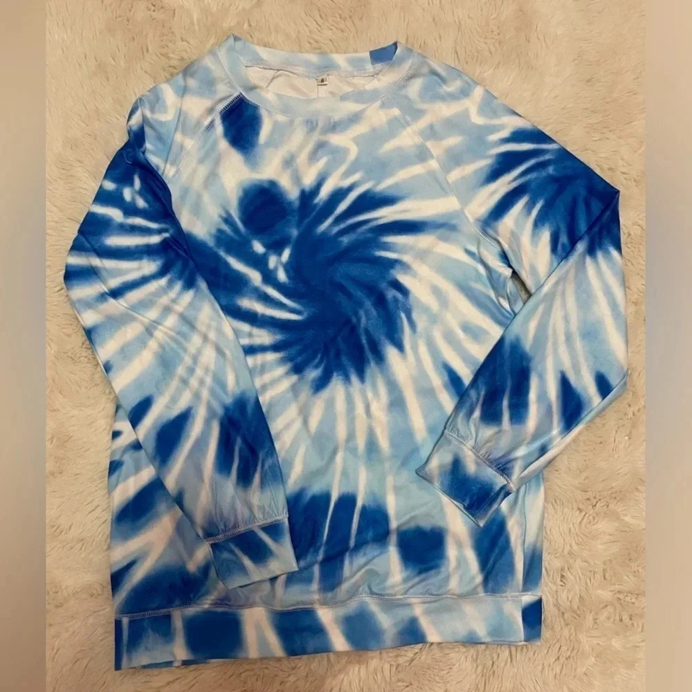 Amazon women’s blue and white tie dye sweatshirt size small